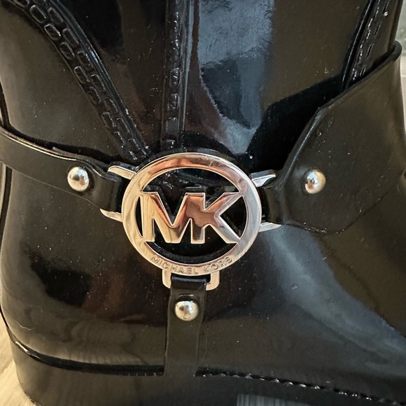 Michael Kors brown and black rain boots. Size 8 - Picture 6 of 7